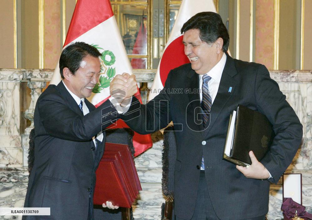 Japan and Peru sign investment pact