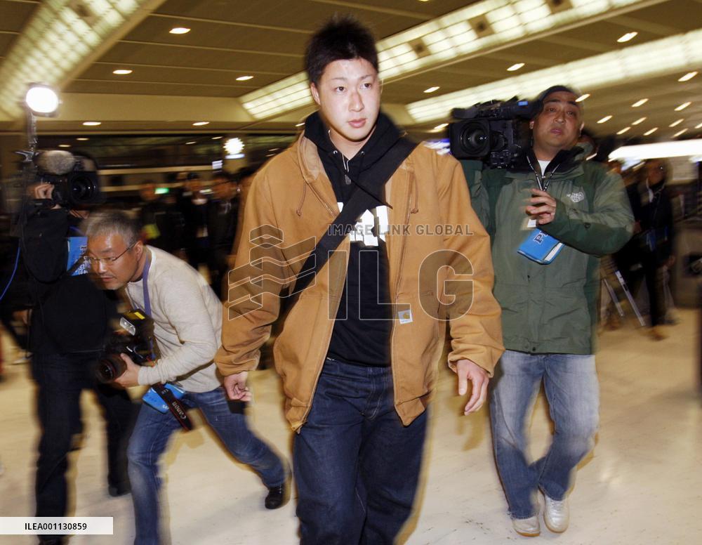 Tazawa leaves for U.S., report says accord reached with Boston
