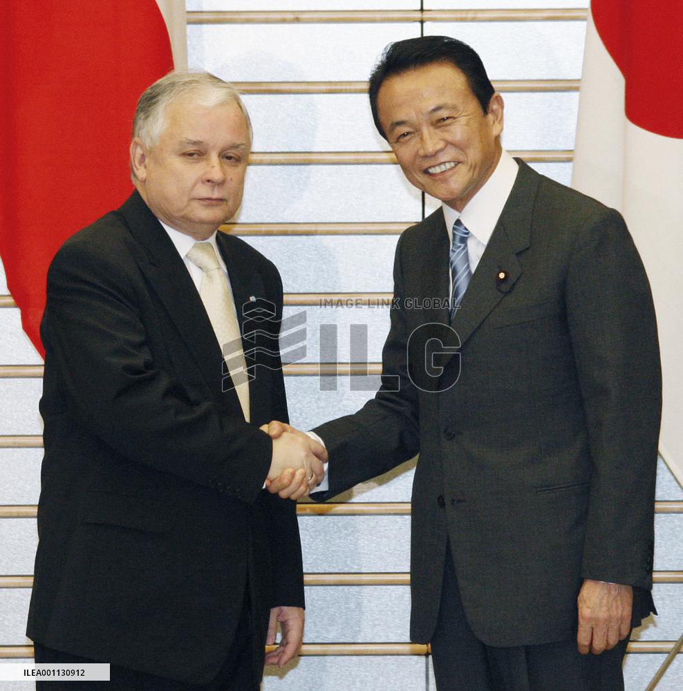 PM Aso holds talk with Polish President Kaczynski