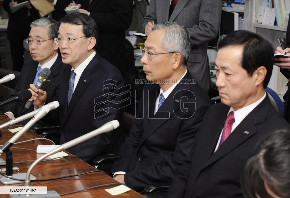 Mizuho to reshuffle top managers at holding firm, group banks