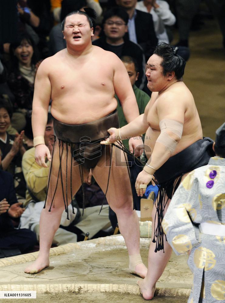Mongolian grand champion Hakuho misses 4th straight title