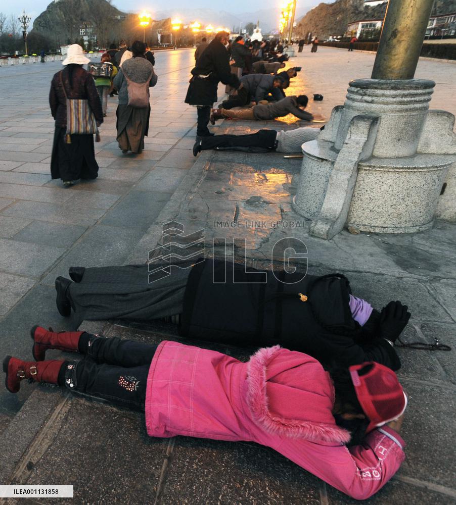 Foreign media allowed into Tibet ahead of rioting anniversary