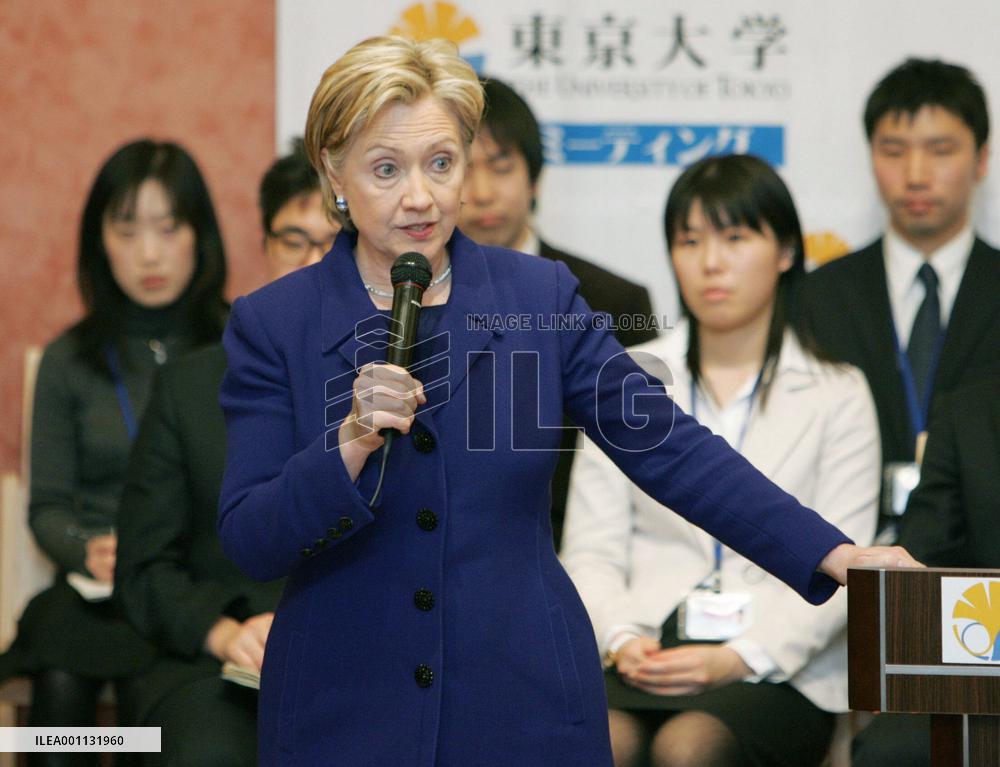 Clinton eyes 3-way partnership on clean development in China