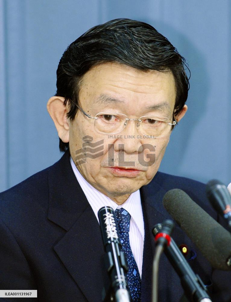 Yosano vows battle against economic crisis, mulls fresh stimulus