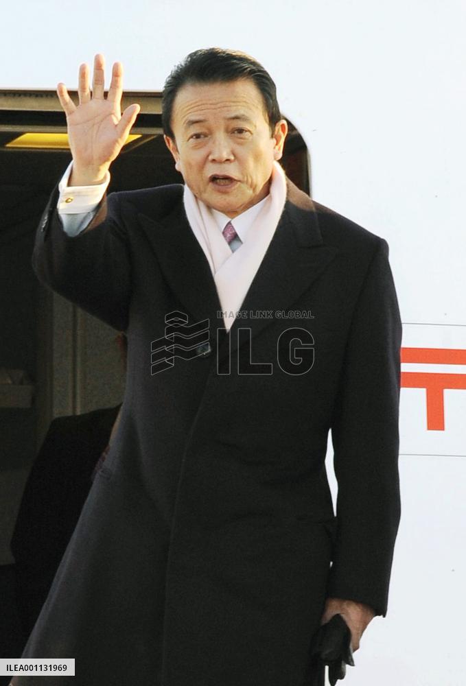 Aso arrives in Russia to meet with Medvedev
