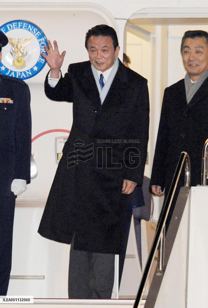 Aso heads to Washington for talks with Obama