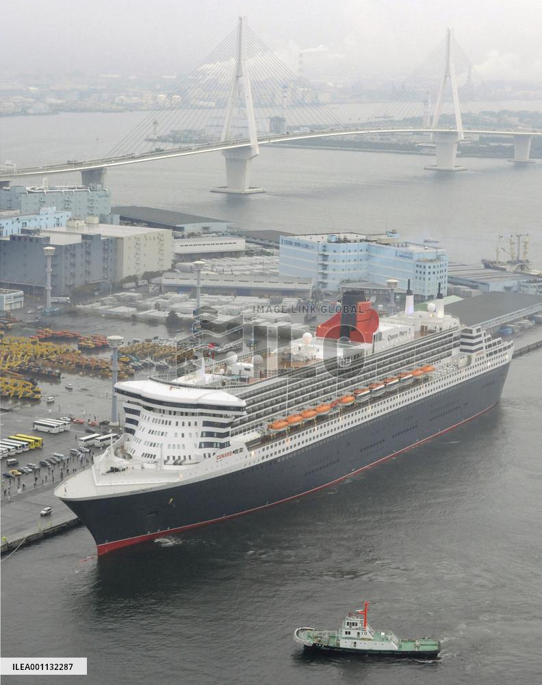 Ocean liner Queen Mary 2 arrives at Yokohama