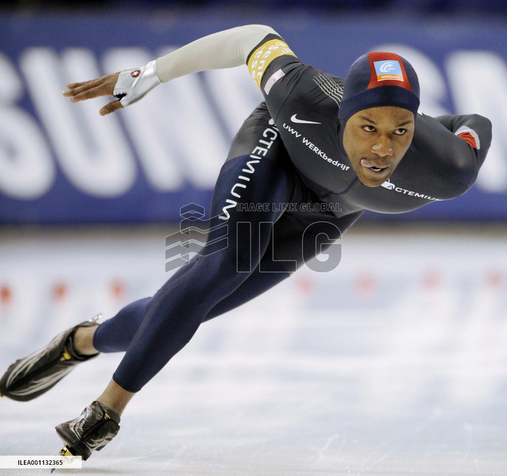 Davis sets world record in men's 1,000-meter speed skating