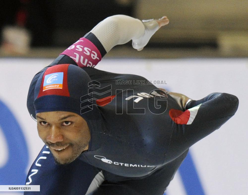 Davis wins men's 1,500 meters at World Single Distance meet