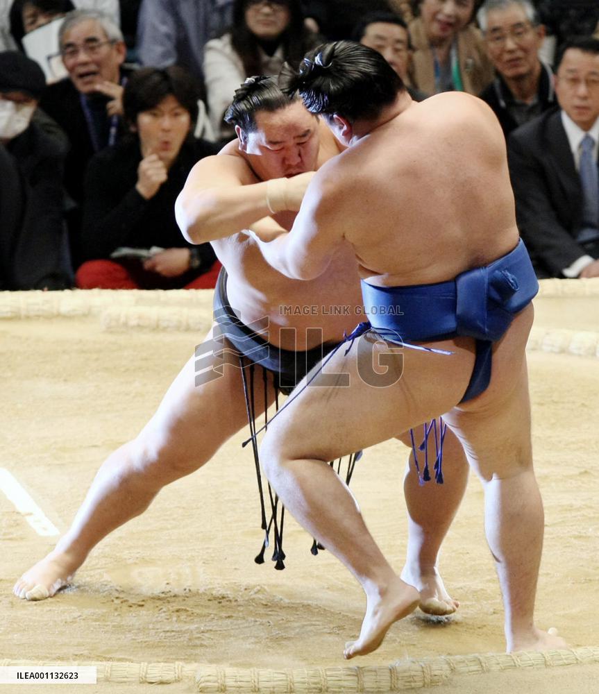 Asashoryu, Hakuho get 2nd wins at spring tourney