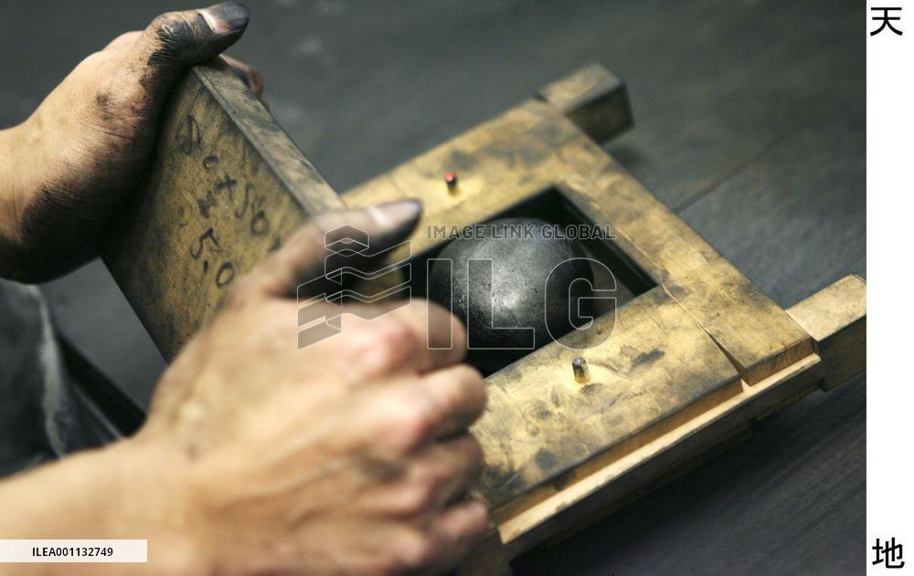 Nara craftspeople struggle to boost 'sumi' ink industry