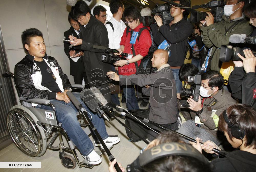 Murata returns home after leaving WBC game due to injury
