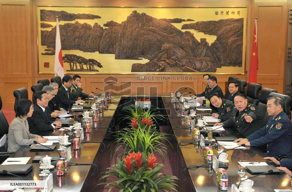 Japanese, Chinese defense chiefs hold talks in Beijing