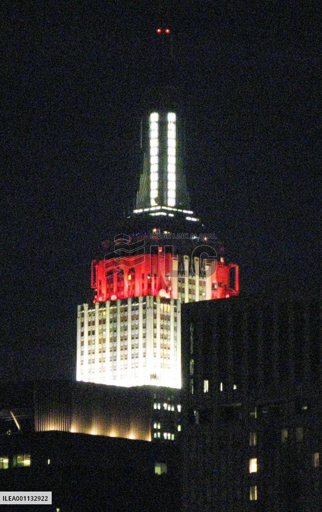 Empire State Build. lit up in Japanese flag colors after WBC win