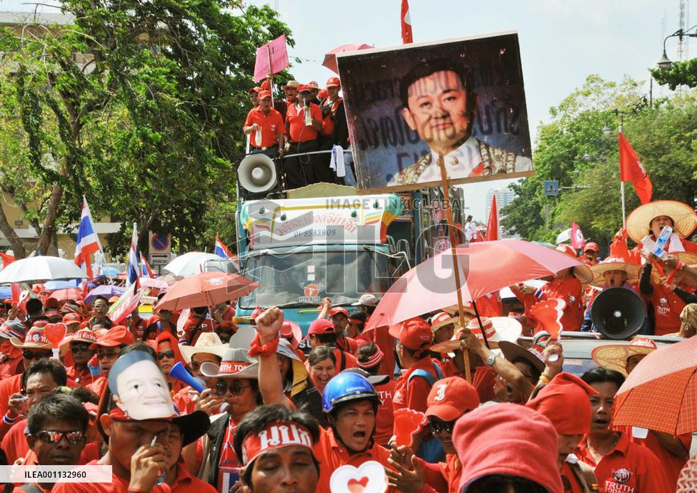 Thaksin supporters stage protest against Thai government
