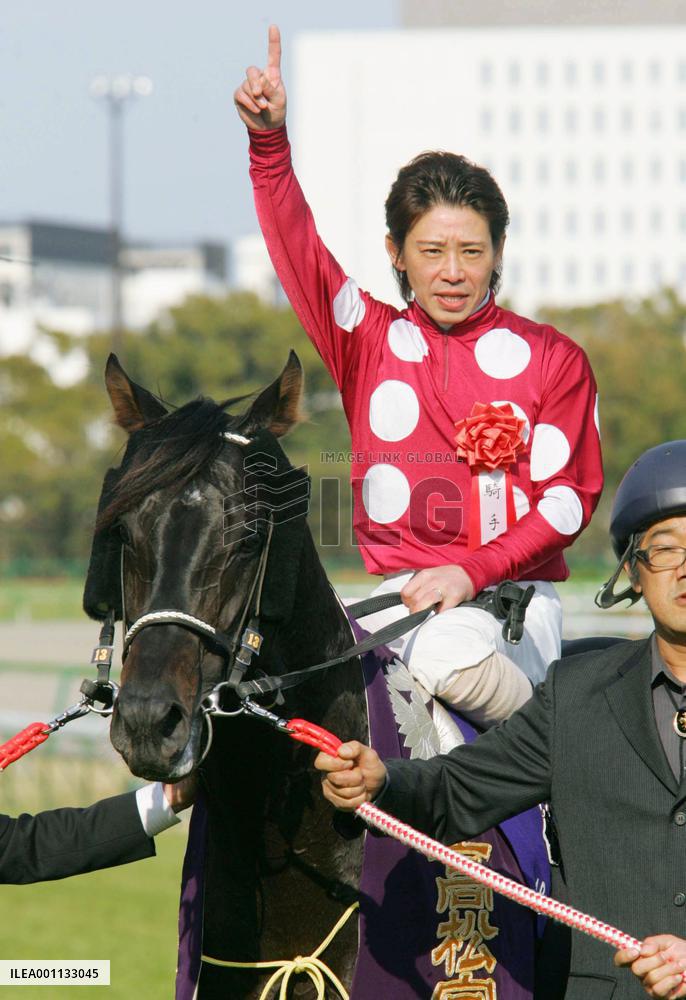 Laurel Guerreiro wins Takamatsunomiya Kinen