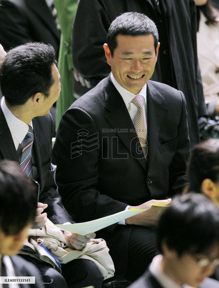 Retired major league pitcher Kuwata enrolls as graduate student