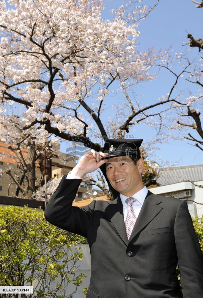 Retired major league pitcher Kuwata enrolls as graduate student