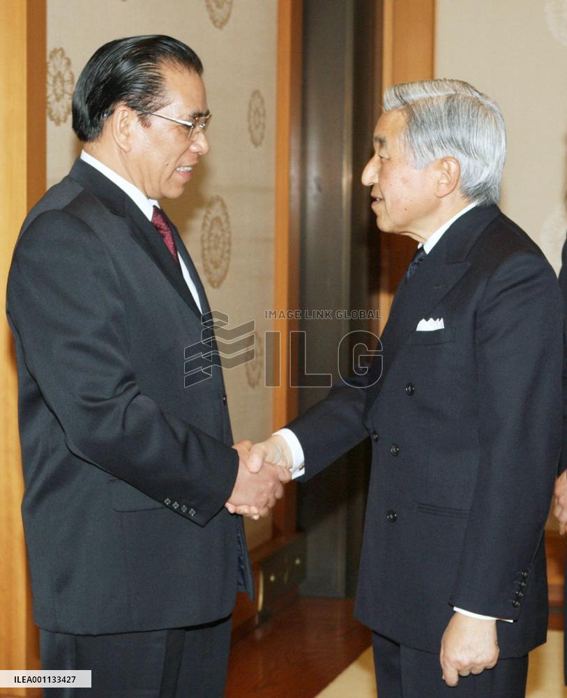 Vietnamese Communist Party chief talks with Emperor Akihito