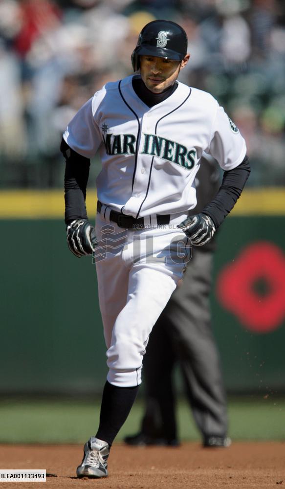 Seattle Mariners' Ichiro hits homer against Tampa Bay Rays