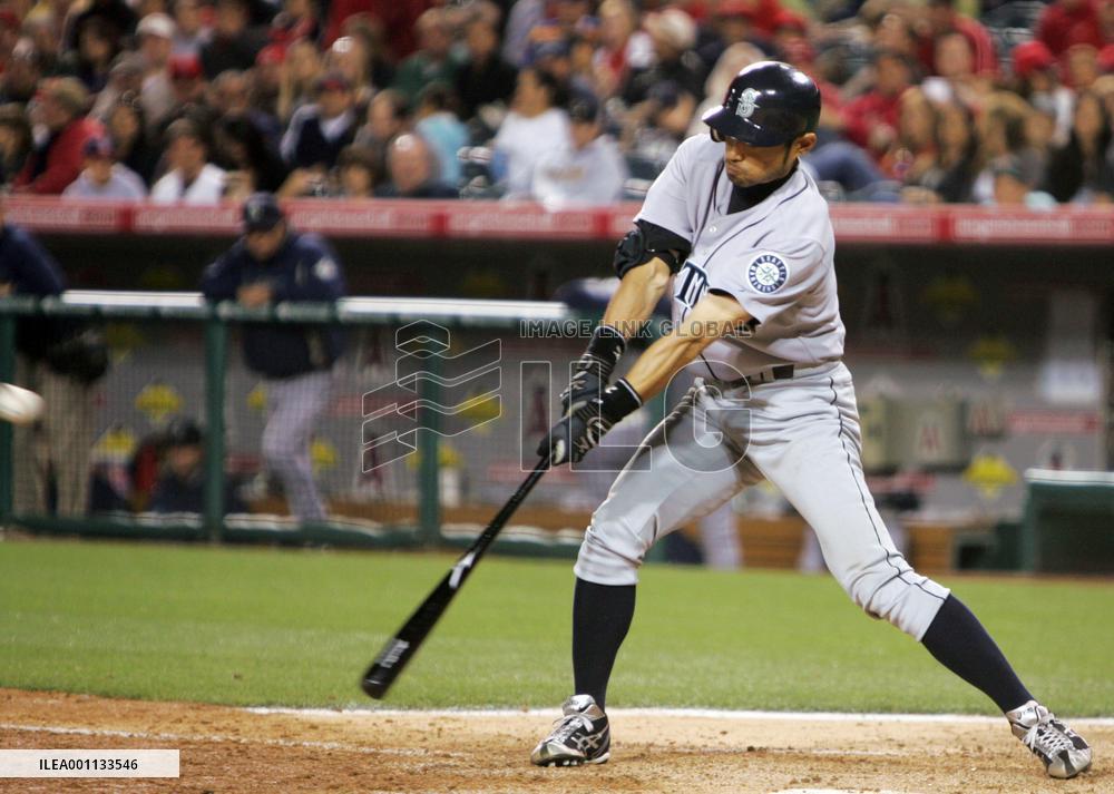 Ichiro goes 3-for-5 to help team beat Angels