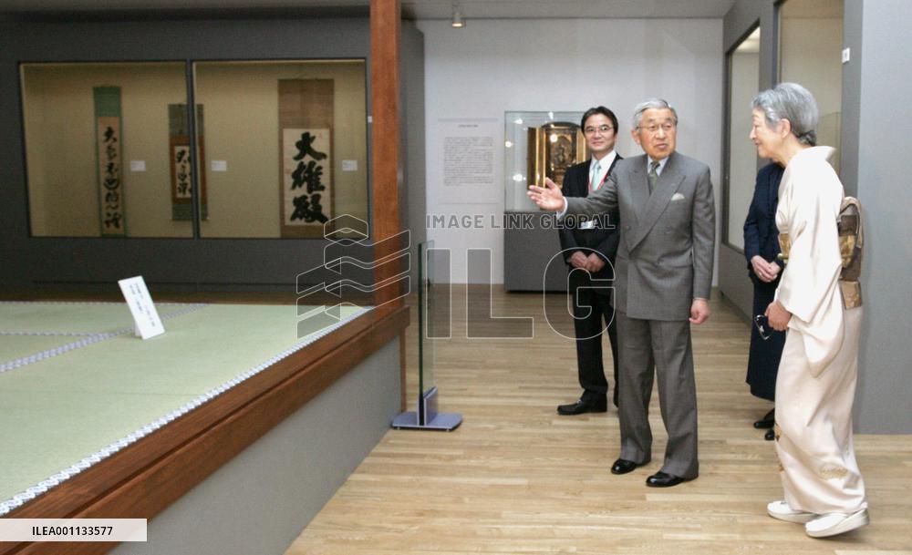 Emperor, empress visit exhibition at Tokyo University of the Arts
