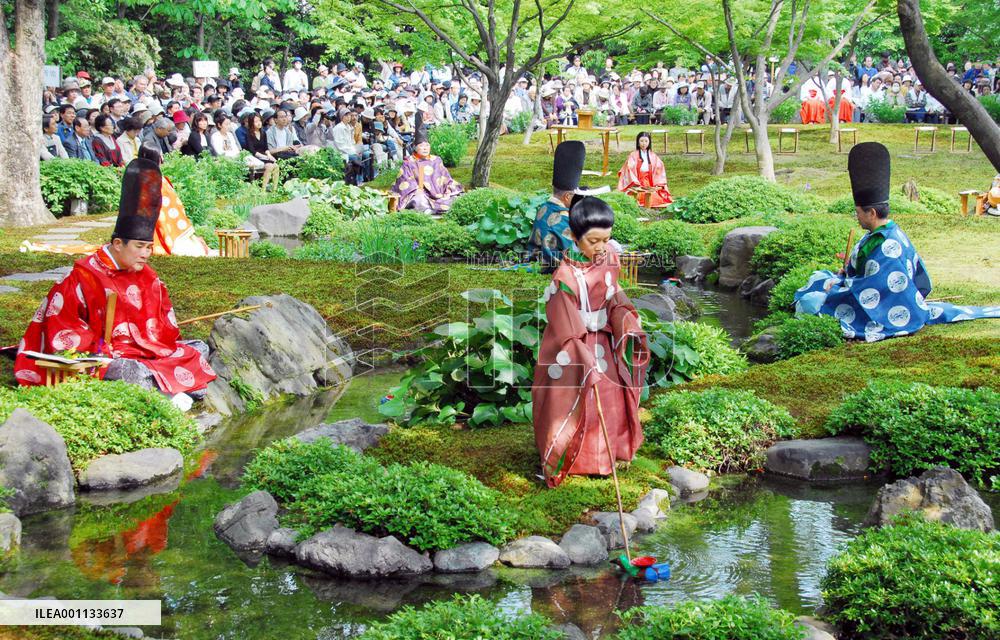 Heian-period 'Feast on a winding stream' reenacted in Kyoto