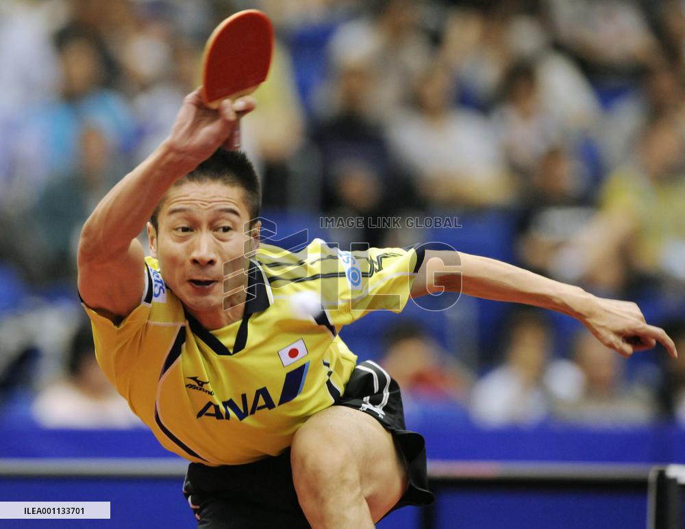Japan's Yoshida advances to quarterfinals at world table tennis