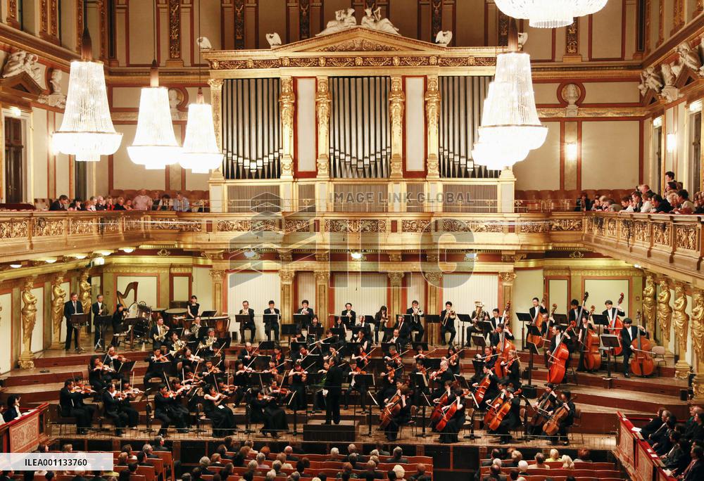 Gifu Symphony Orchestra plays at Viennese Music Association hall