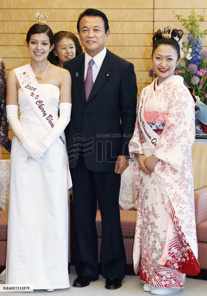 U.S., Japanese cherry blossom queens pay courtesy call on Aso