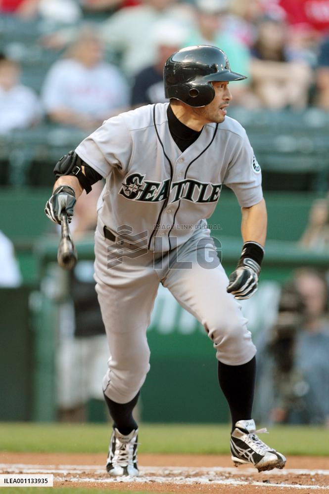 Ichiro extends hitting streak to six games