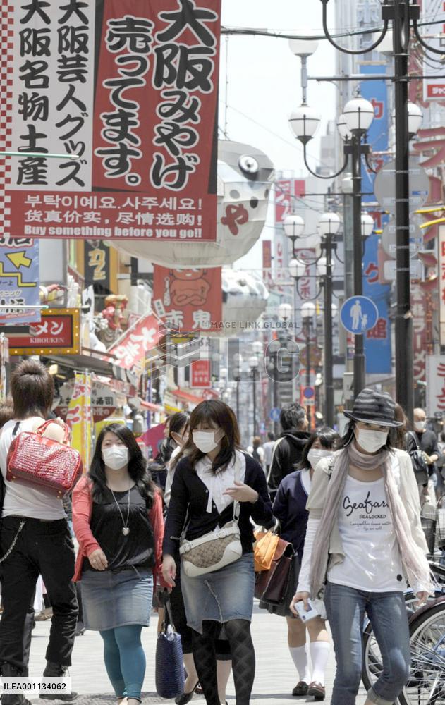 Shoppers wear masks in Osaka