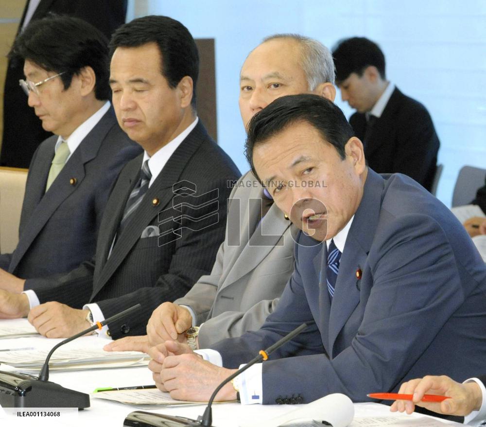 New-flu infections hit 135 in Japan, Aso seeks calm response