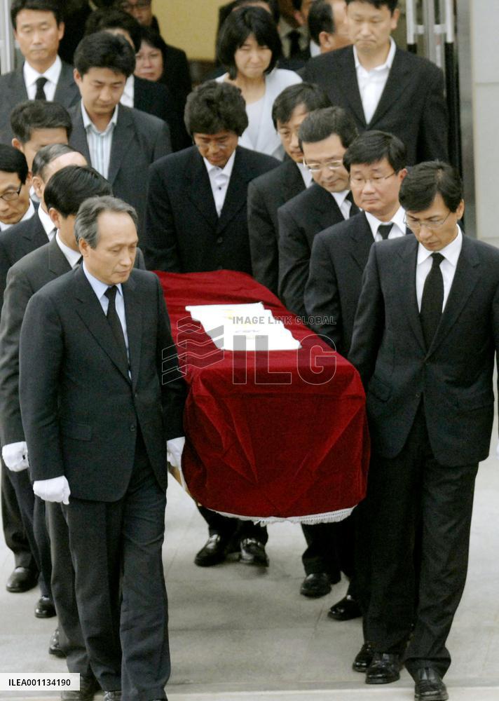 Ex-S. Korean President Roh dead, left suicide note