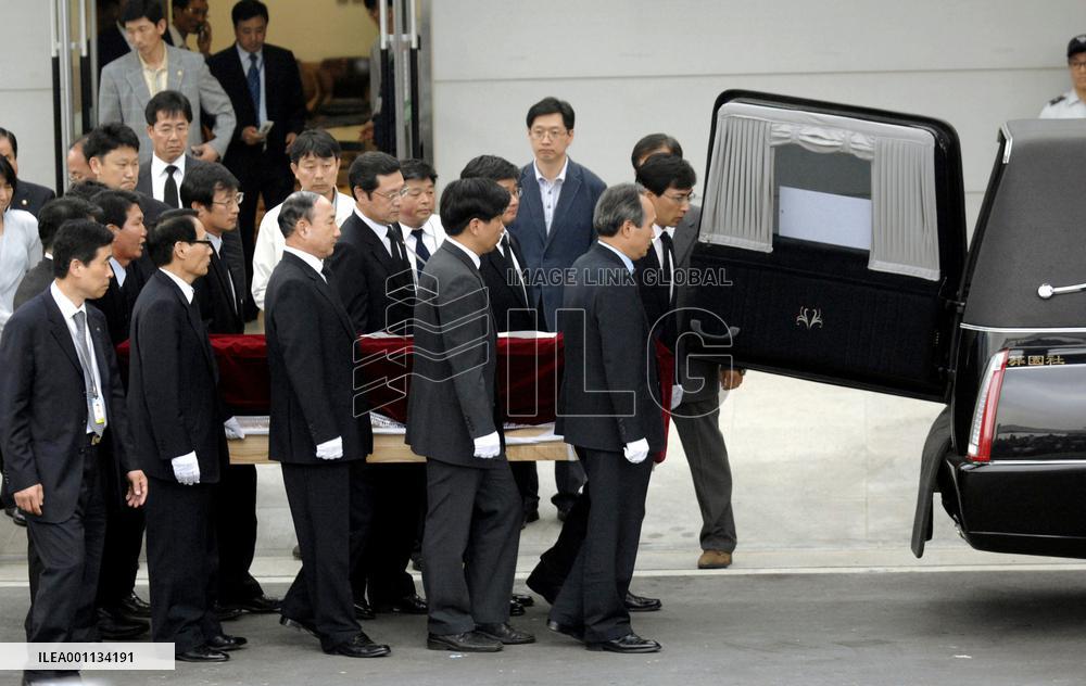Ex-S. Korean President Roh dead, left suicide note