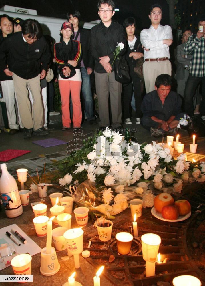 Mourners pay respects to late President Roh Moo Hyun