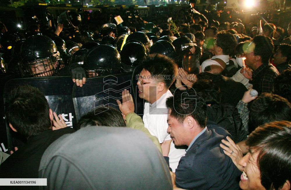 Mourners pay respects to late President Roh Moo Hyun