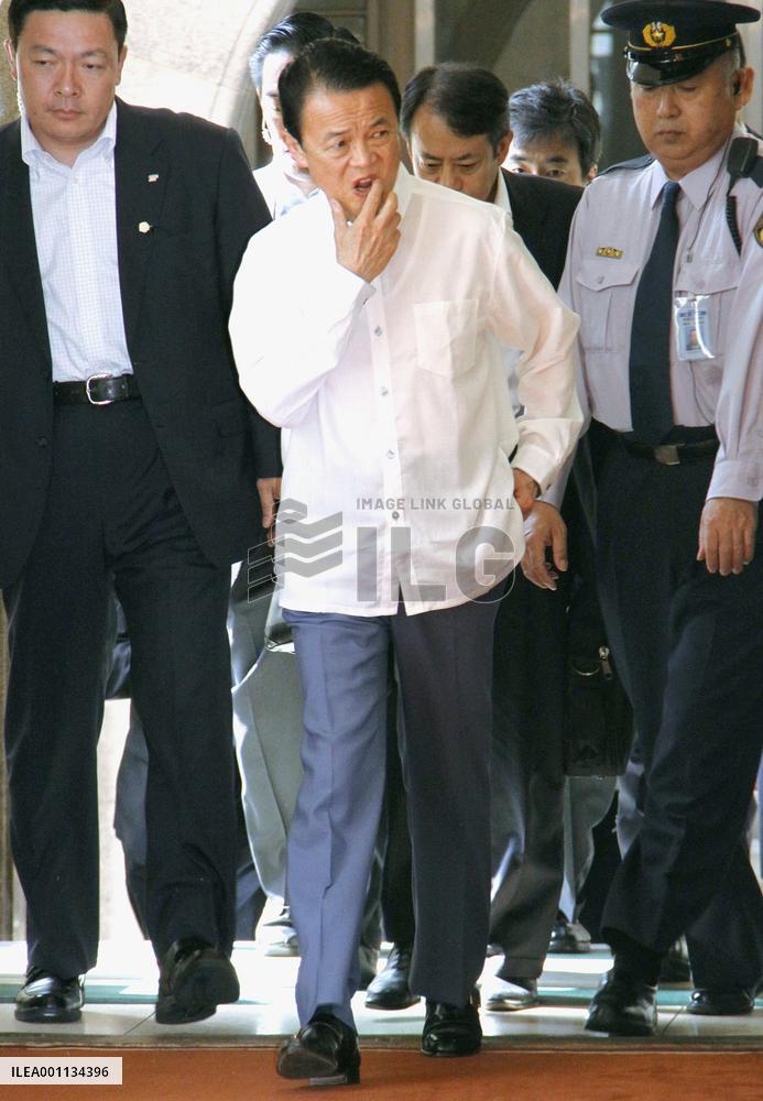 Aso promotes 'Cool Biz' energy-saving campaign with Kariyushi wear