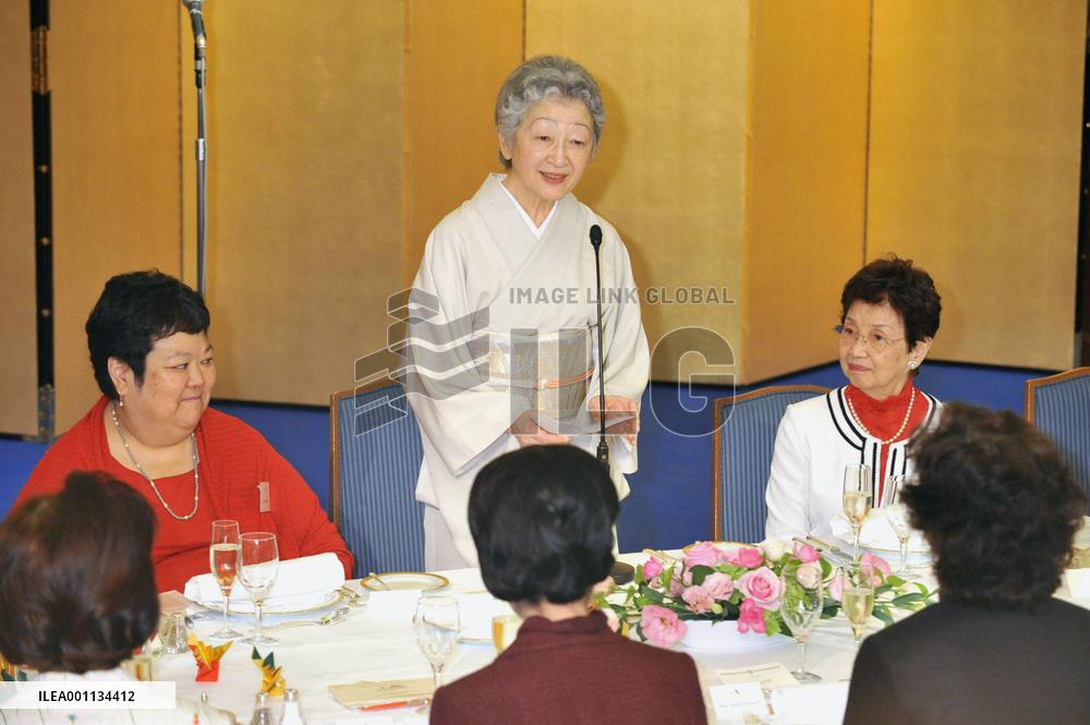 Empress attends 60th anniversary of Japan-America Women's Club