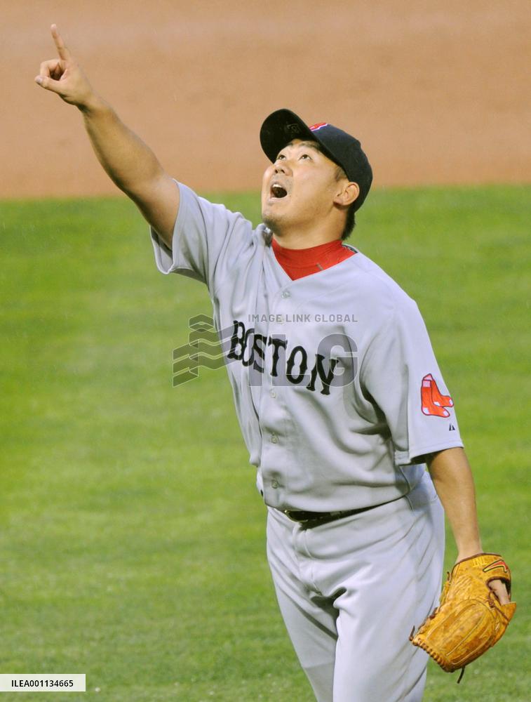 Boston pitcher Matsuzaka starts game vs Phillies