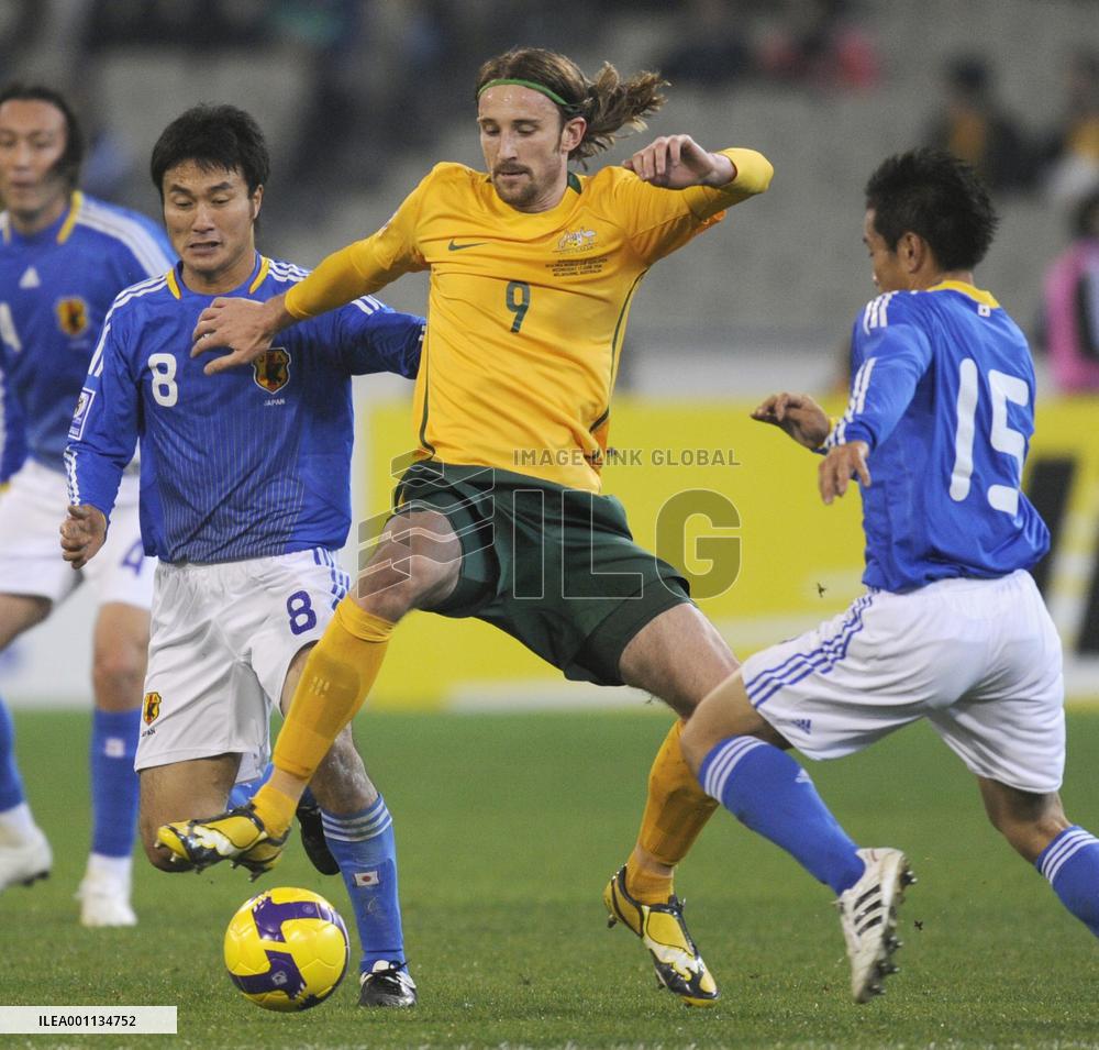 Japan lose 2-1 to Australia in World Cup q'fier