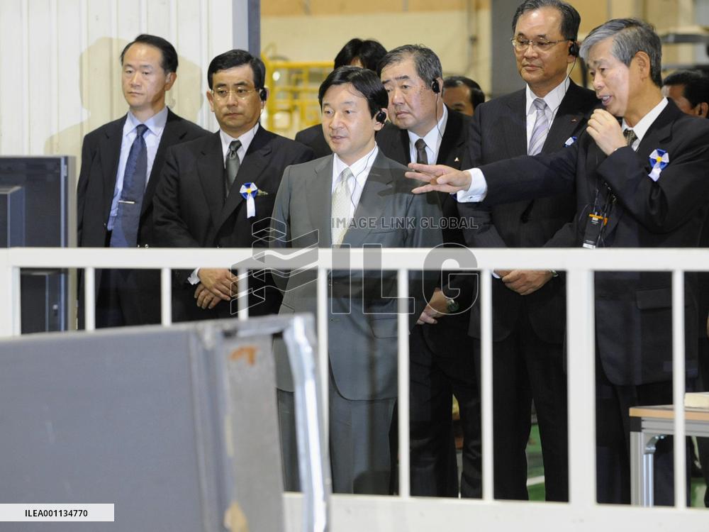 Crown Prince Naruhito inspects recycling plant