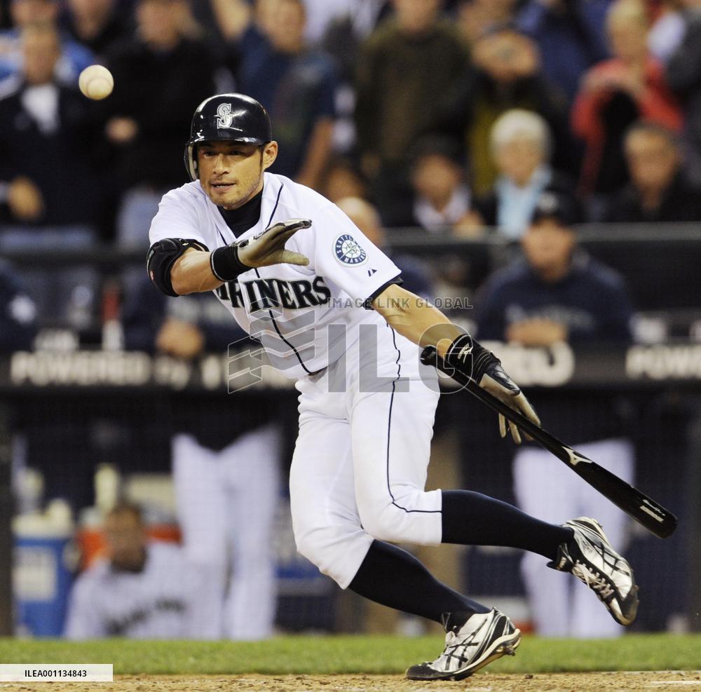Ichiro goes 3-for-5, Mariners beat Diamondbacks 7-3