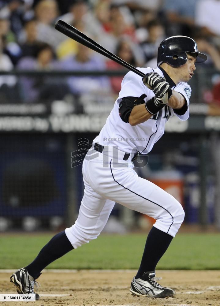 Seattle Mariners' Ichiro 3-for-4 against Diamondbacks
