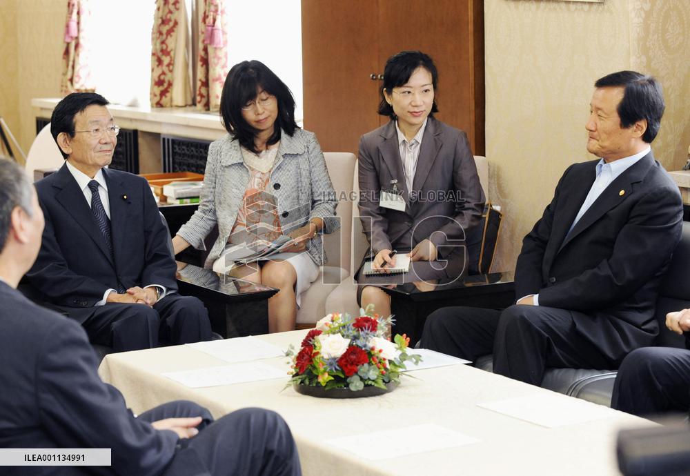 Japan, S. Korea share stance on economic recovery, N. Korea