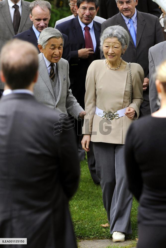 Japan's emperor, empress visit park, farm in Ottawa suburbs
