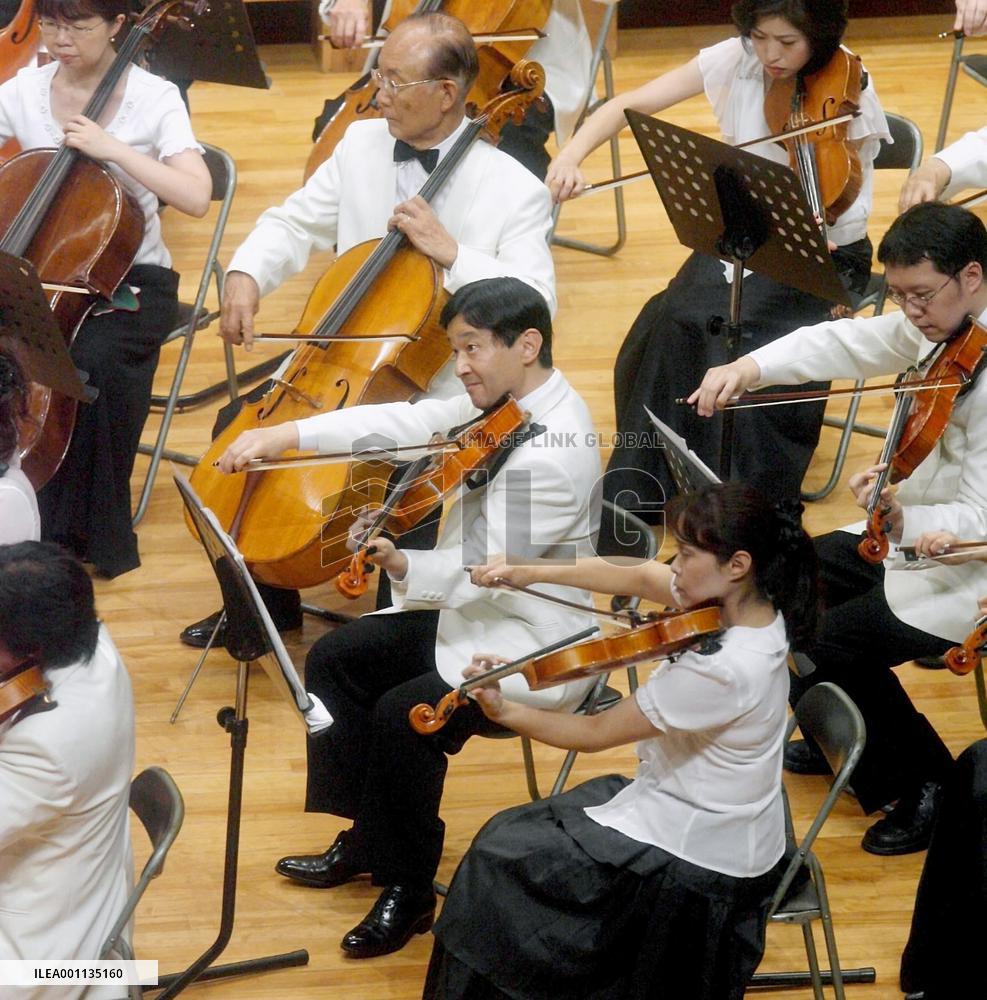 Crown Prince Naruhito plays viola at annual concert