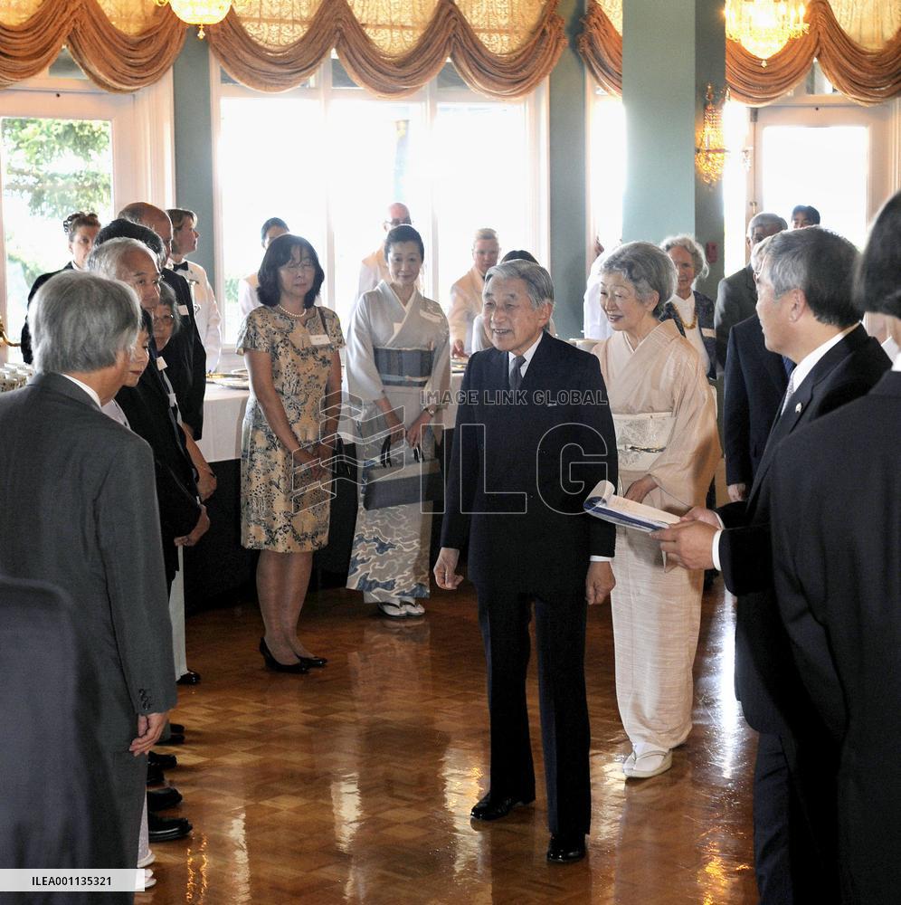 Emperor, empress meet Japanese-Canadians in Victoria