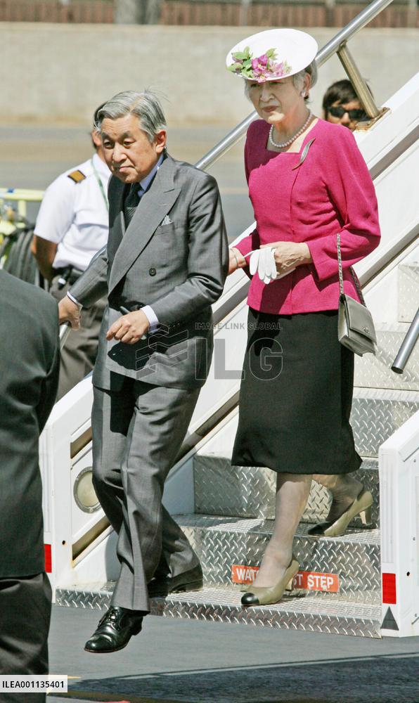 Emperor, Empress arrive in Hawaii from Canada