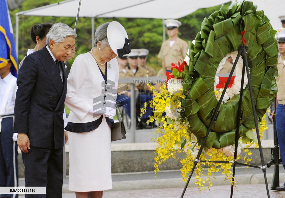 Emperor, empress lay wreath at cemetery for American soldiers